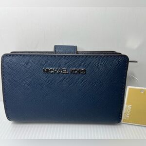 MICHAEL MICHAEL KORS
Genuine Saffiano Leather Jet Set Bifold Zip Md Slim Wallet